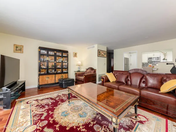 $449,900 | 6007 North Sheridan Road, Unit 14D, Chicago, IL 60660