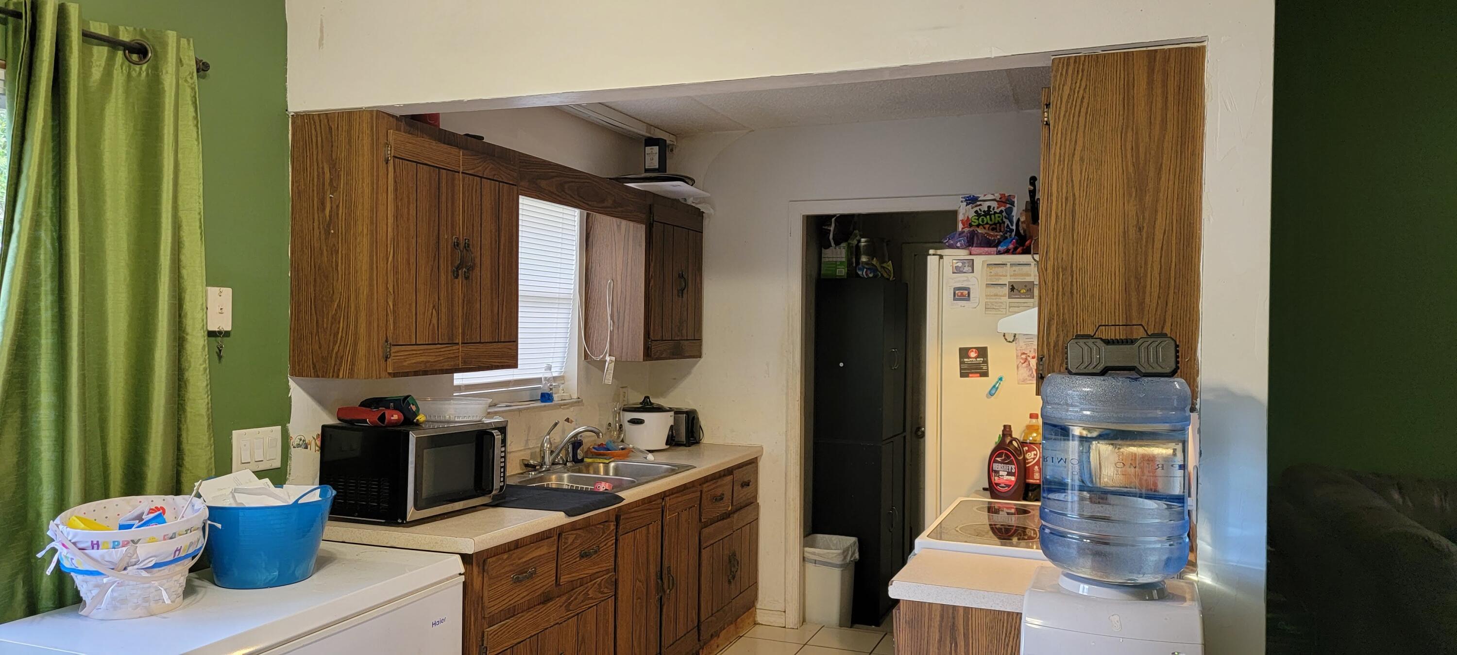 5215 Sunset Boulevard Fort Pierce, FL 34982 - Photo 10 of 30 Kitchen
