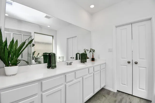 $340,000 | 732 Willow Harbor Lane, La Marque, TX 77568