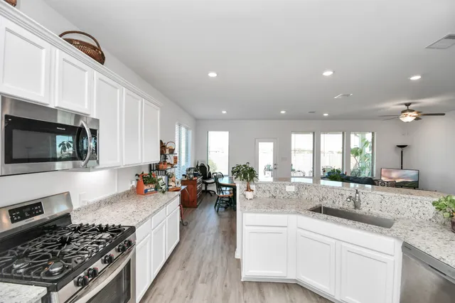 $340,000 | 732 Willow Harbor Lane, La Marque, TX 77568