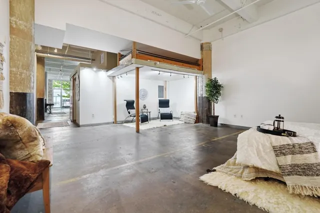 $3,295 | 700 North Washington Avenue, Unit 210, Minneapolis, MN 55401