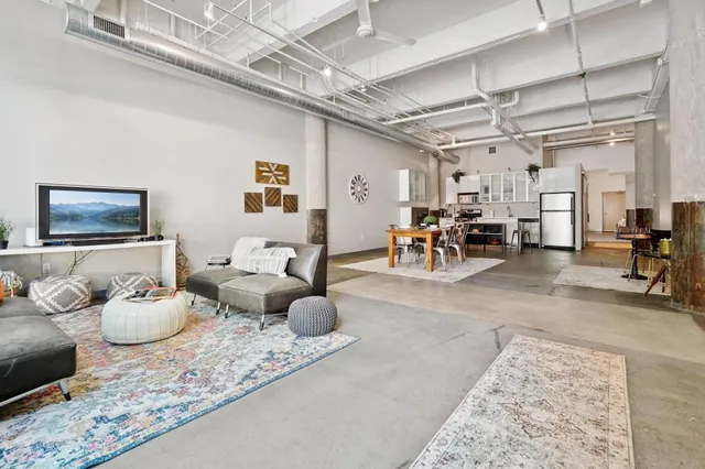 $3,295 | 700 North Washington Avenue, Unit 210, Minneapolis, MN 55401