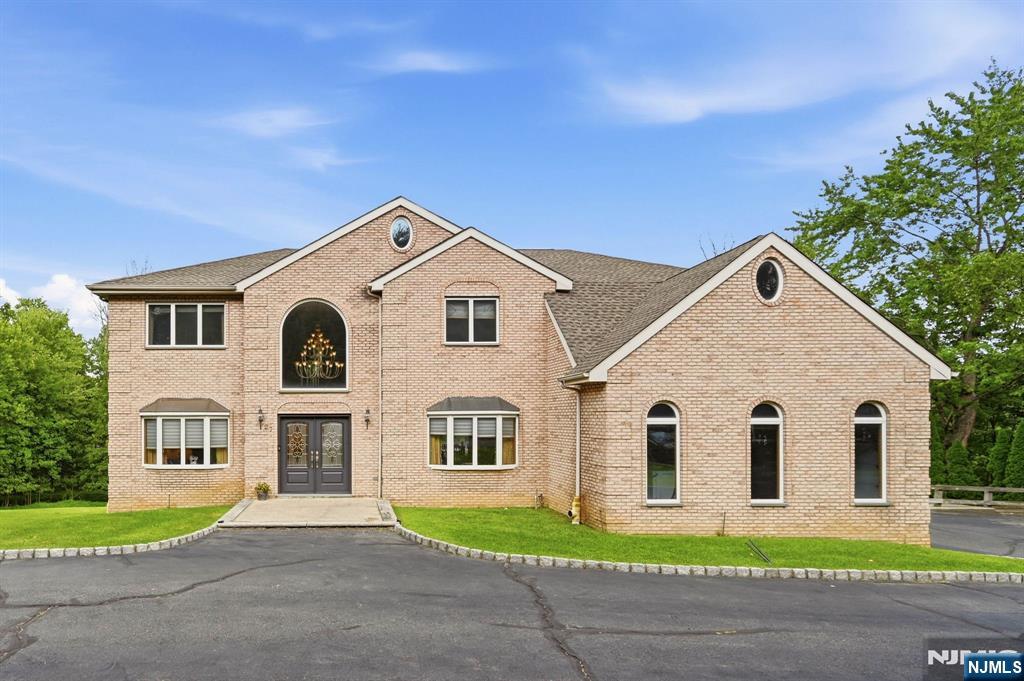 27 Sparrowbush Road Mahwah, NJ 07430 - Photo 1 of 29