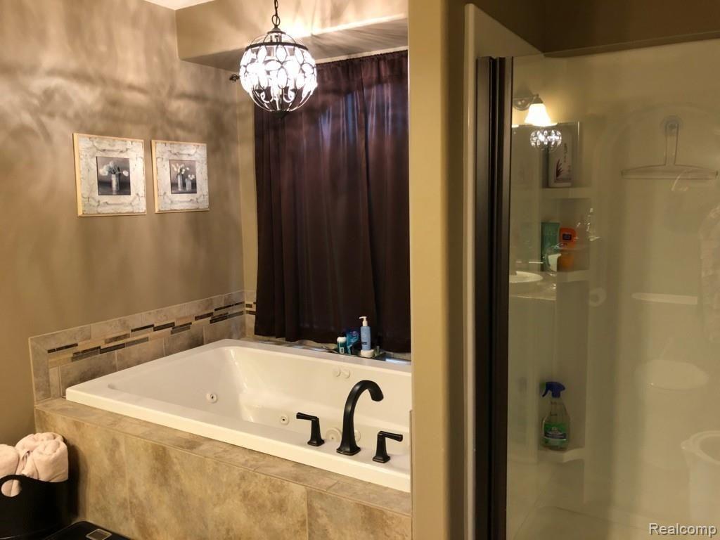 8094 Perry Road Grand Blanc, MI 48439 - Photo 14 of 27 Mstr Bath 3.jpg