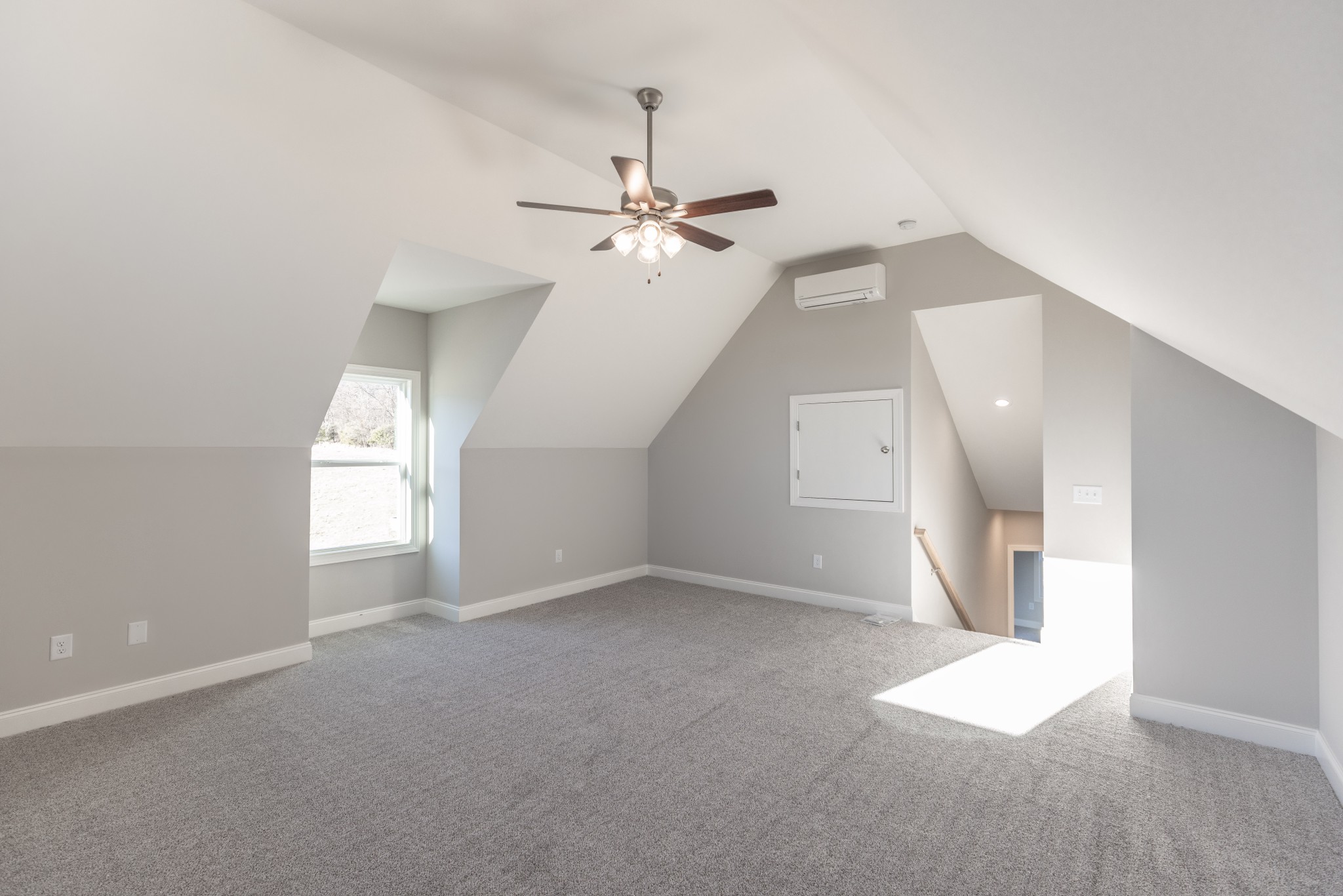 310 Woodruff Road Adams, TN 37010 - Photo 14 of 14 en empty room with windows and ceiling fan