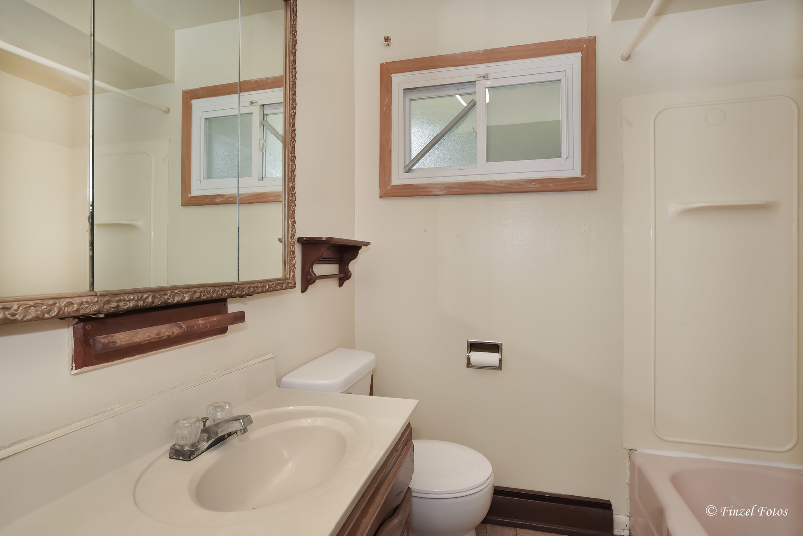 557 Willard Avenue Elgin, IL 60120 - Photo 14 of 16 a bathroom with a sink mirror and toilet