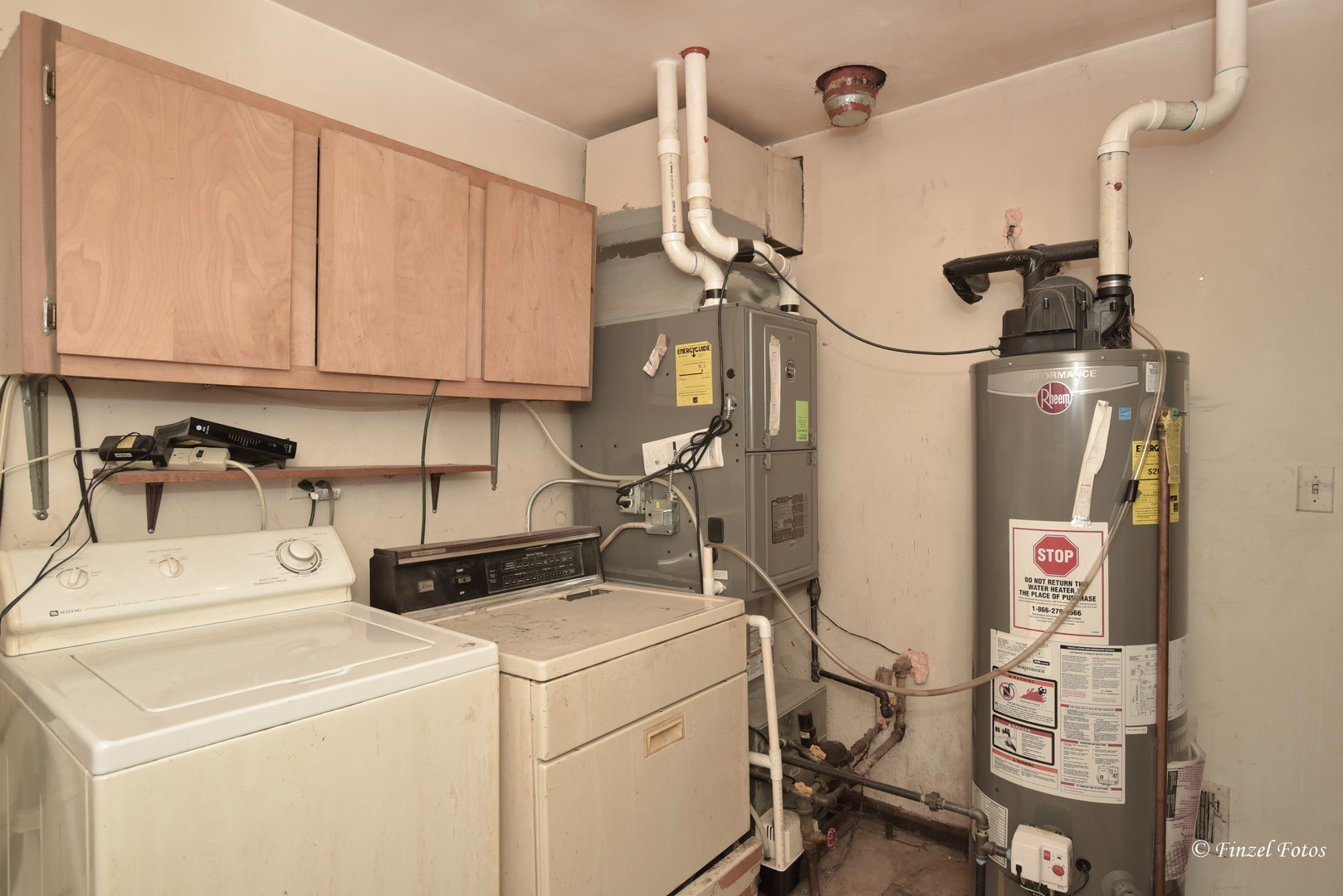 557 Willard Avenue Elgin, IL 60120 - Photo 9 of 16 a view of storage and utility room with washer and dryer
