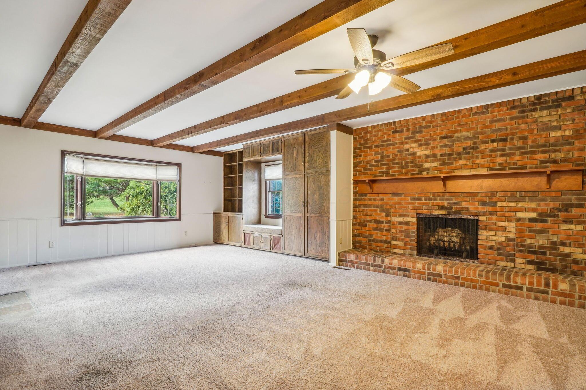 929 Old Farm Road Columbus, OH 43213 - Photo 10 of 20 Family Room