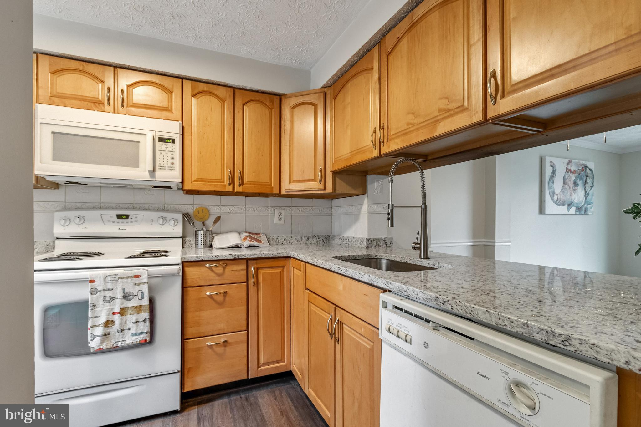 8344 Bark Tree Court Springfield, VA 22153 - Photo 5 of 31 New granite countertops (2021)