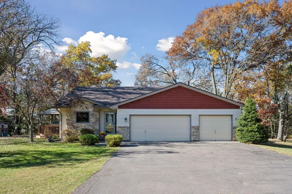 $500,000 | 34914 Linden Avenue, Lindstrom, MN 55045