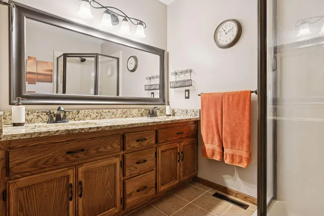 $499,900 | 34914 Linden Avenue, Lindstrom, MN 55045