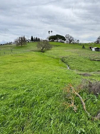 a view of a lake with houses in back