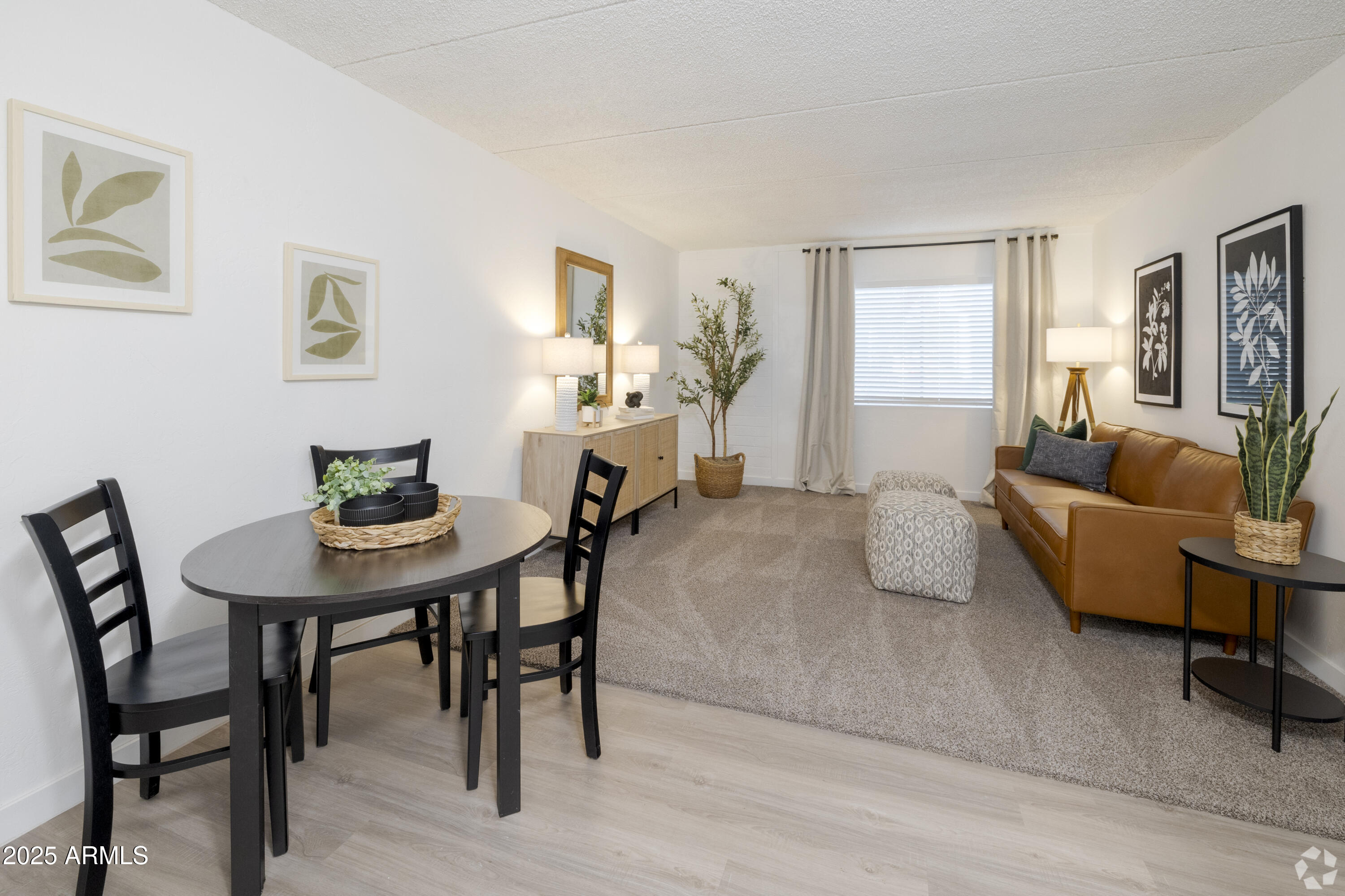 Emerald-Apartments - Remodeled living ro