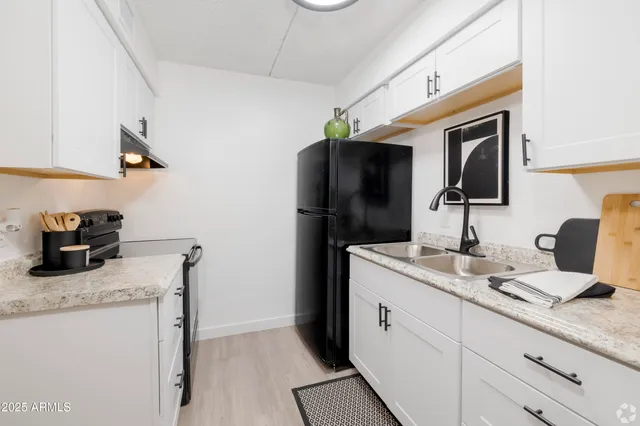 $995 | 1030 South Dobson Road, Unit OFC, Mesa, AZ 85202