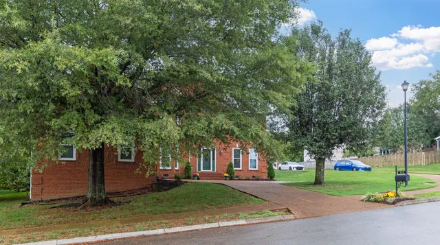 $999,900 | 428 Crofton Park Lane, Franklin, TN 37069