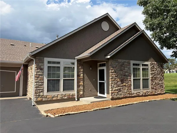 $375,000 | 11263 South Summit Street, Unit 2402, Olathe, KS 66215