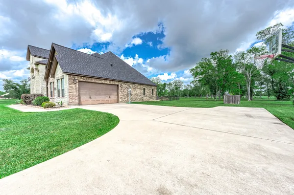 $750,000 | 33207 Blue Marlin Drive, Richwood, TX 77531