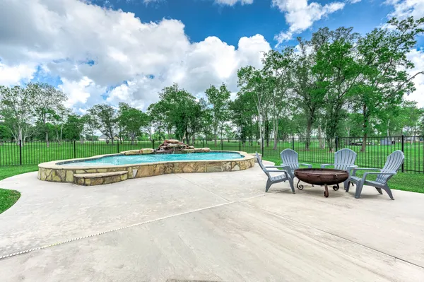 $750,000 | 33207 Blue Marlin Drive, Richwood, TX 77531