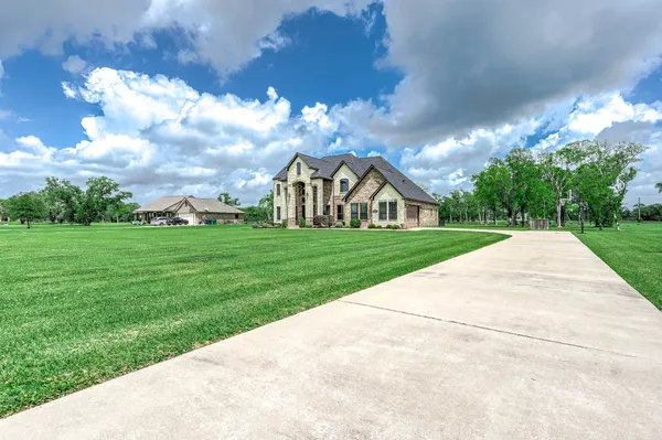 $750,000 | 33207 Blue Marlin Drive, Richwood, TX 77531