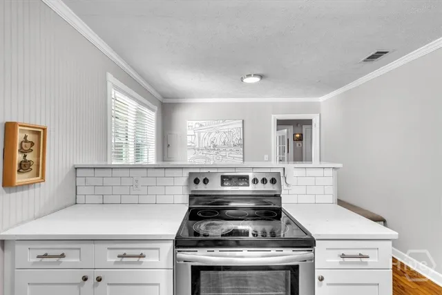 $2,500 | 404 East 66th Street, Savannah, GA 31405