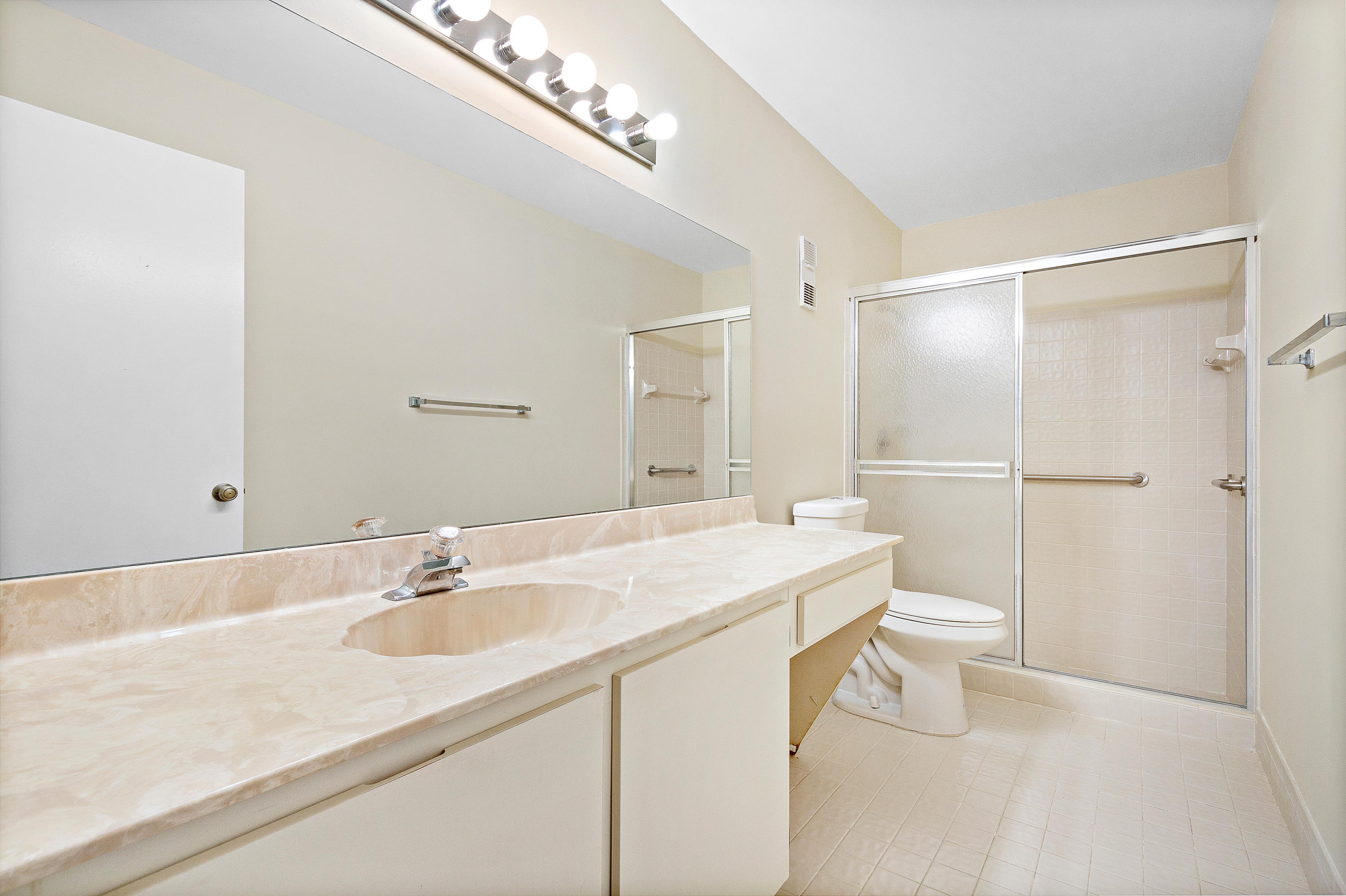 8152 Summerbreeze Lane Boca Raton, FL 33496 - Photo 20 of 26 Bathroom