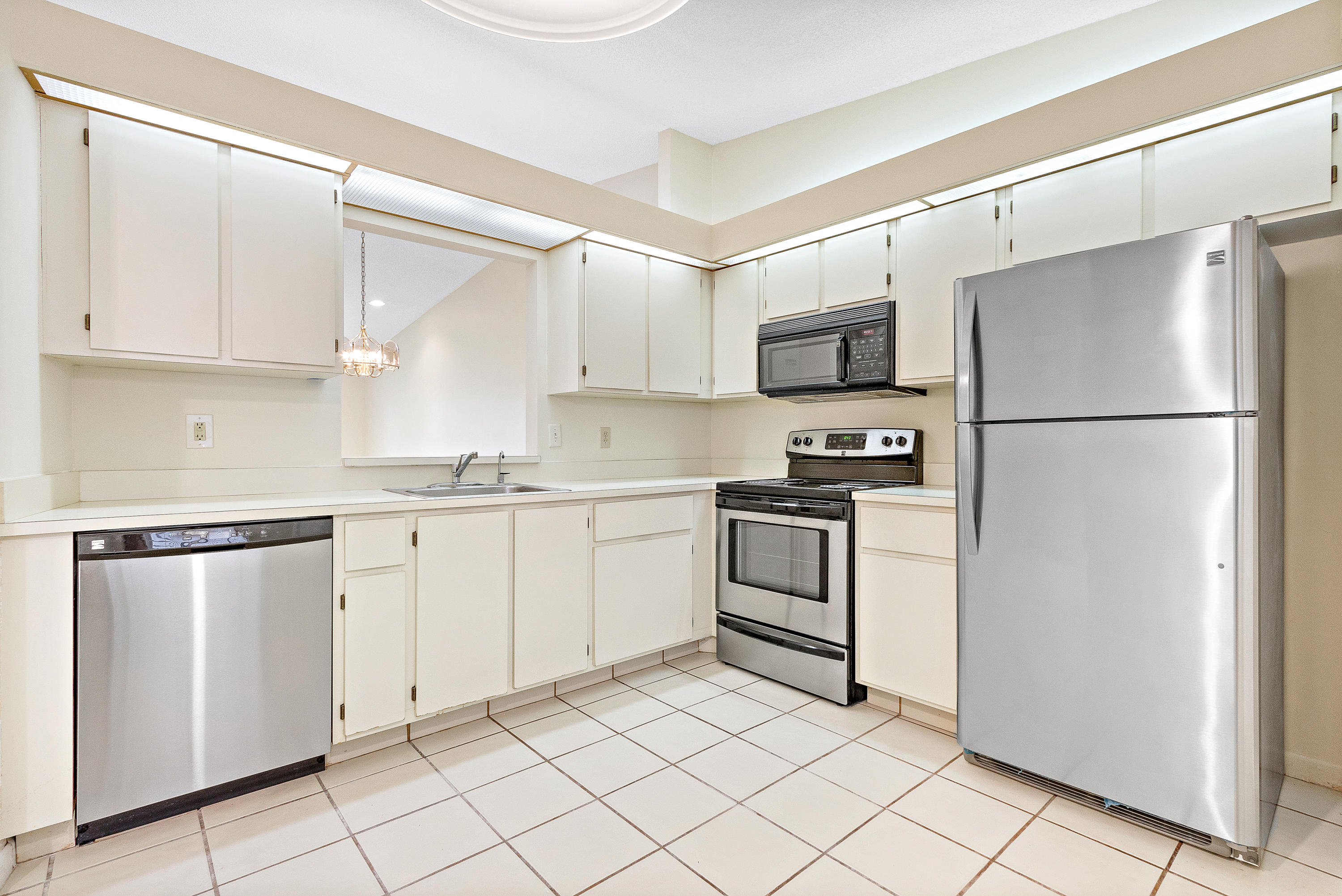 8152 Summerbreeze Lane Boca Raton, FL 33496 - Photo 8 of 26 Kitchen