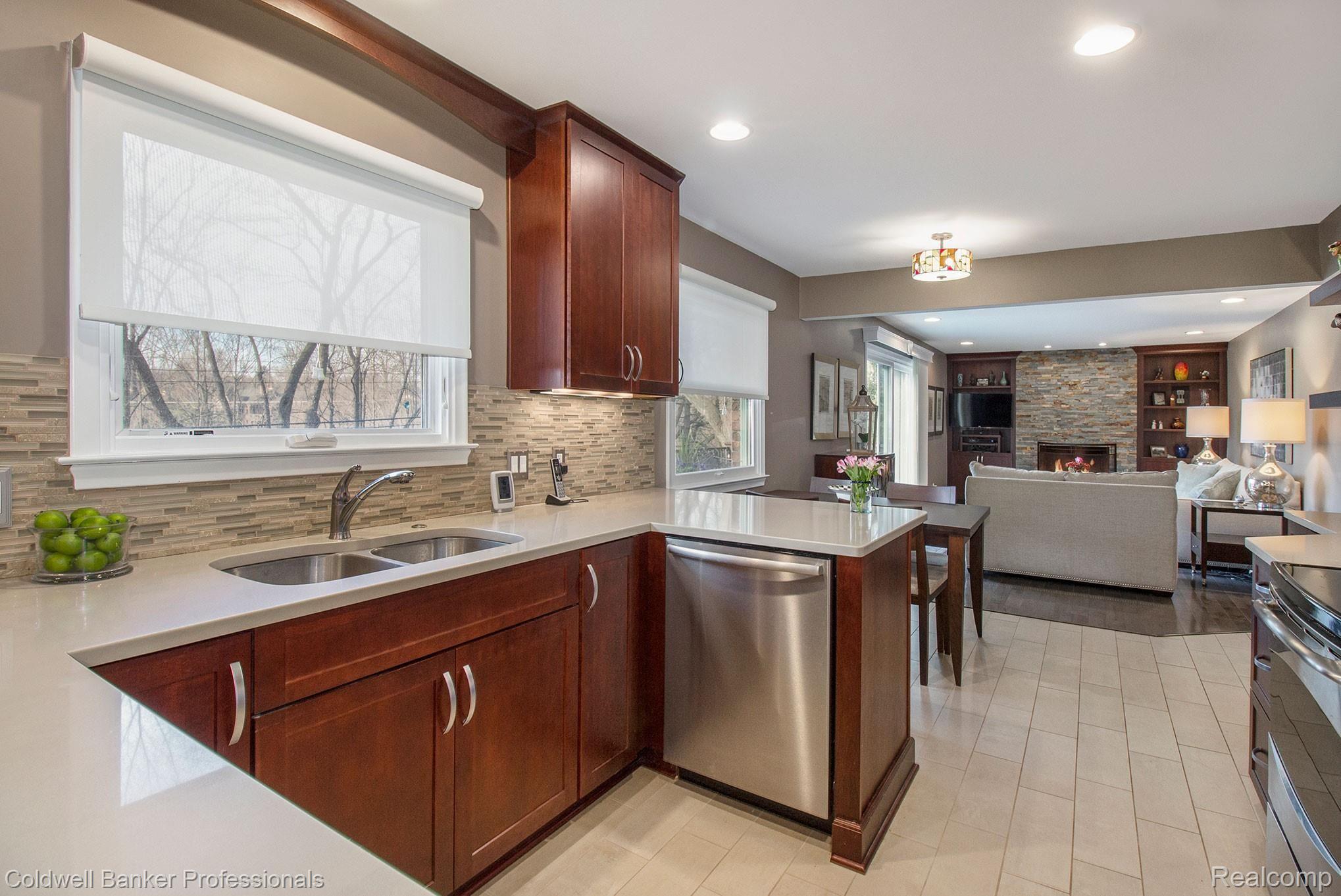 719 Fieldstone Drive Rochester, MI 48309 - Photo 12 of 40 Kitchen is open to family room area.