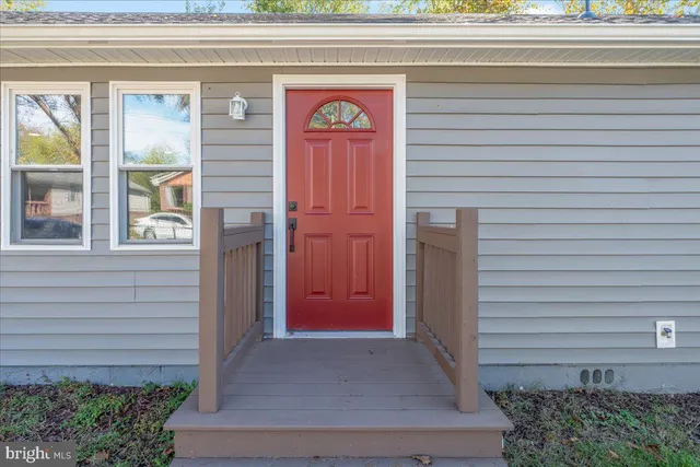 a view of entrance door of the house