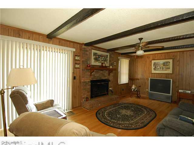 4475 Cotswold Road Pfafftown, NC 27040 - Photo 3 of 16 Den/Family/Great Room.