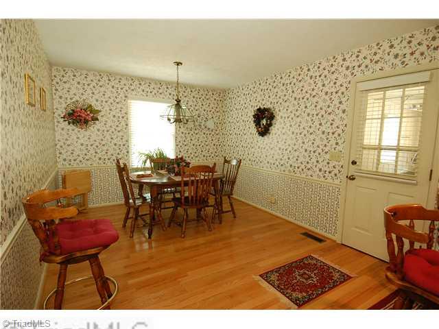4475 Cotswold Road Pfafftown, NC 27040 - Photo 5 of 16 Breakfast.