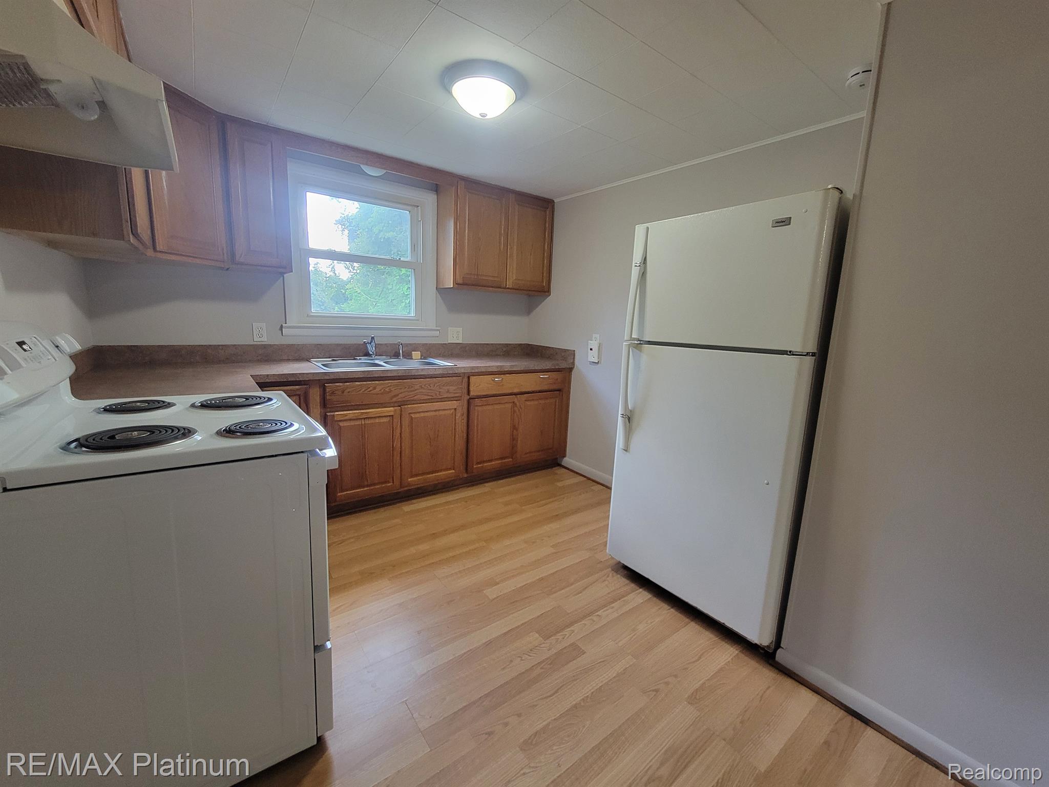 8210 Hyne Road Brighton, MI 48114 - Photo 5 of 17 Gallery Image 5