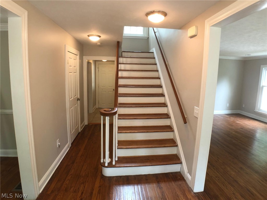 1062 Allston Road Cleveland Heights, OH 44121 - Photo 5 of 26 3 bedrooms on the 2nd floor, 4th bedroom & another full bath with claw-foot tub is on the 3rd floor.