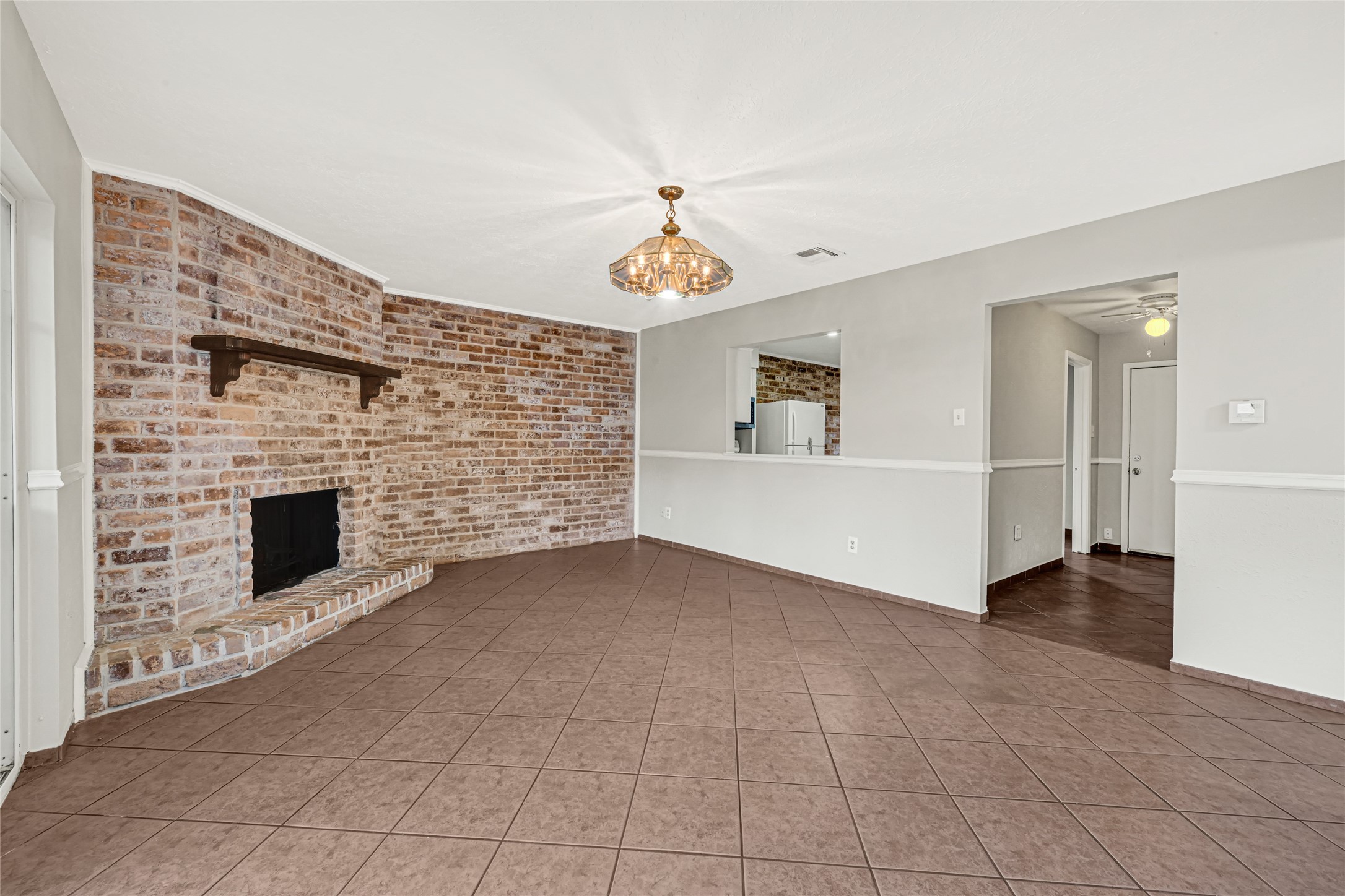 7064 Jetty Lane Houston, TX 77072 - Photo 7 of 30 Gallery Image 7