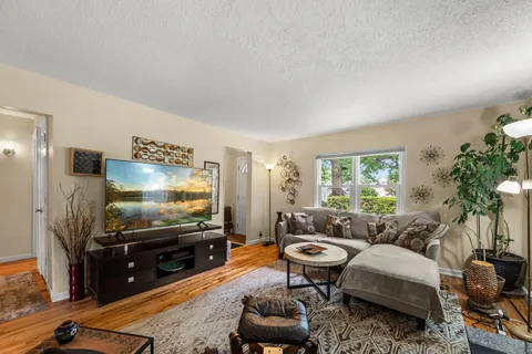 $199,000 | 3331 Beard Avenue North, Robbinsdale, MN 55422
