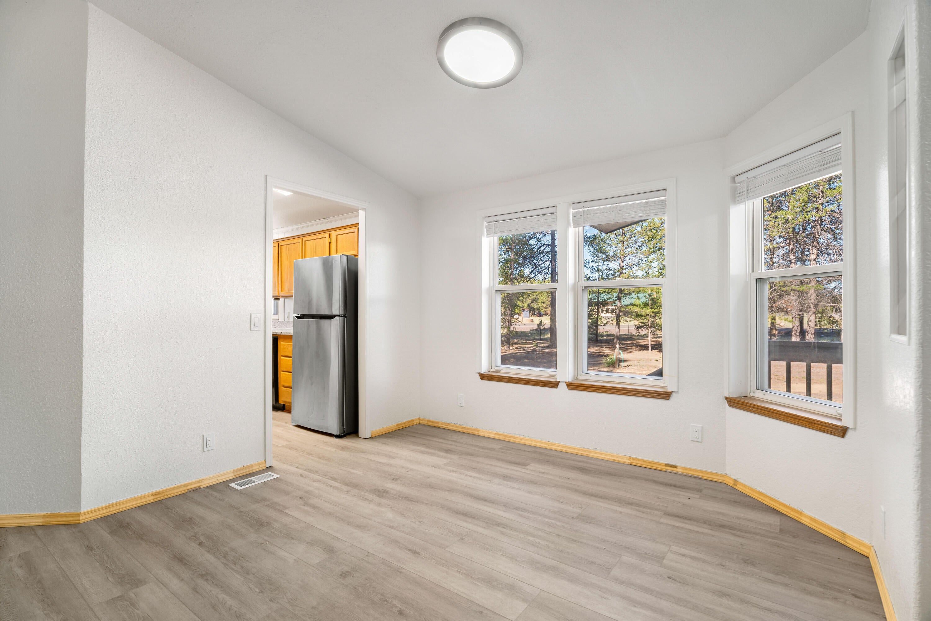 52550 Day Road La Pine, OR 97739 - Photo 8 of 59 13-Living Room