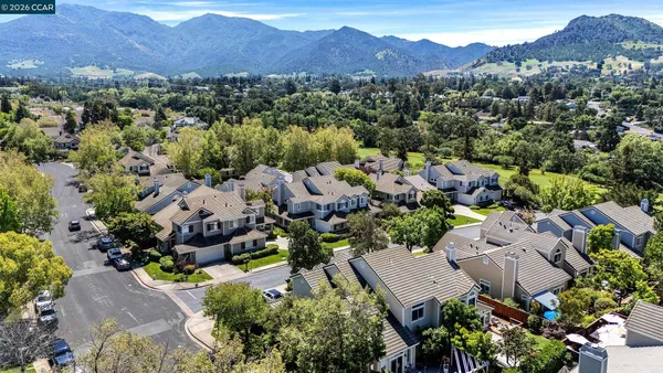 $849,000 | 402 Chupcan Place, Clayton, CA 94517