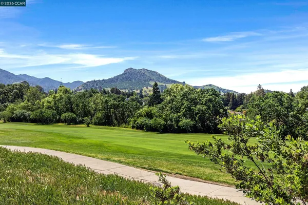 $849,000 | 402 Chupcan Place, Clayton, CA 94517