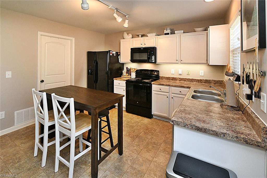 897 Bitting Hall Circle Rural Hall, NC 27045 - Photo 6 of 23