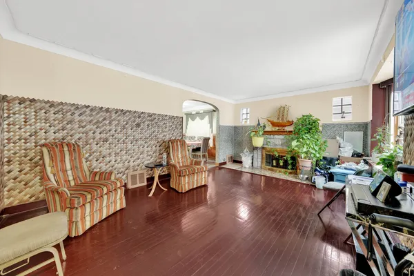 $299,900 | 3520 Ridgeland Avenue, Berwyn, IL 60402