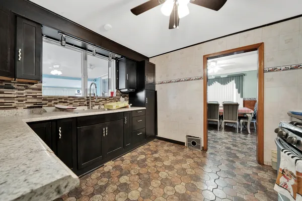 $299,900 | 3520 Ridgeland Avenue, Berwyn, IL 60402