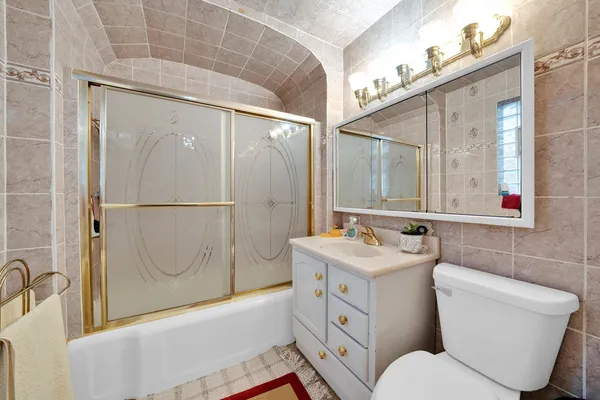 $299,900 | 3520 Ridgeland Avenue, Berwyn, IL 60402