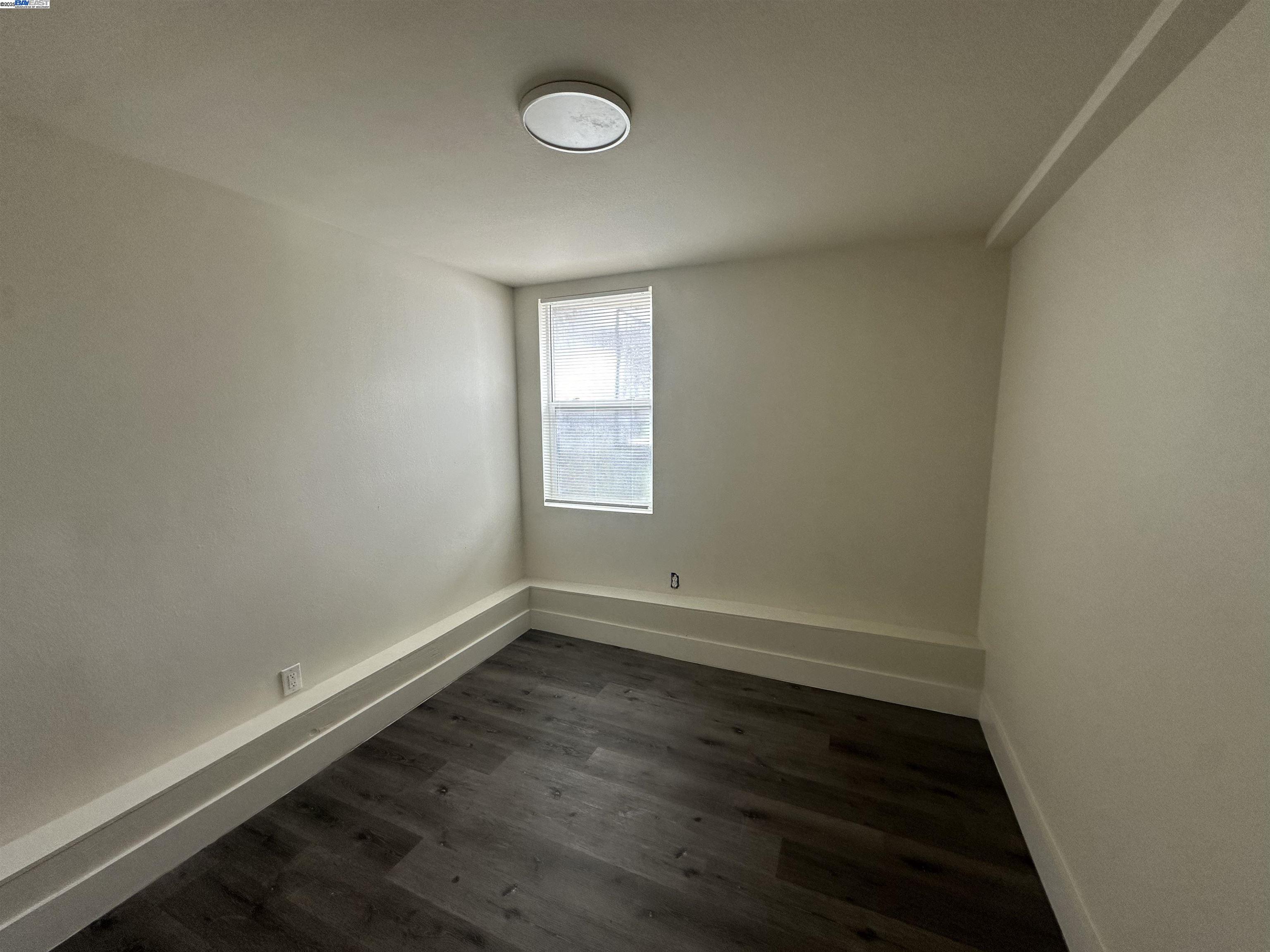 537 Chester Street Oakland, CA 94607 - Photo 13 of 14