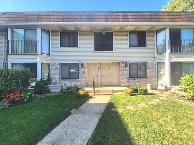 $185,000 | 2640 Mitchell Drive, Unit 5, Woodridge, IL 60517