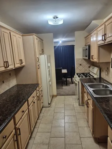 $185,000 | 2640 Mitchell Drive, Unit 5, Woodridge, IL 60517