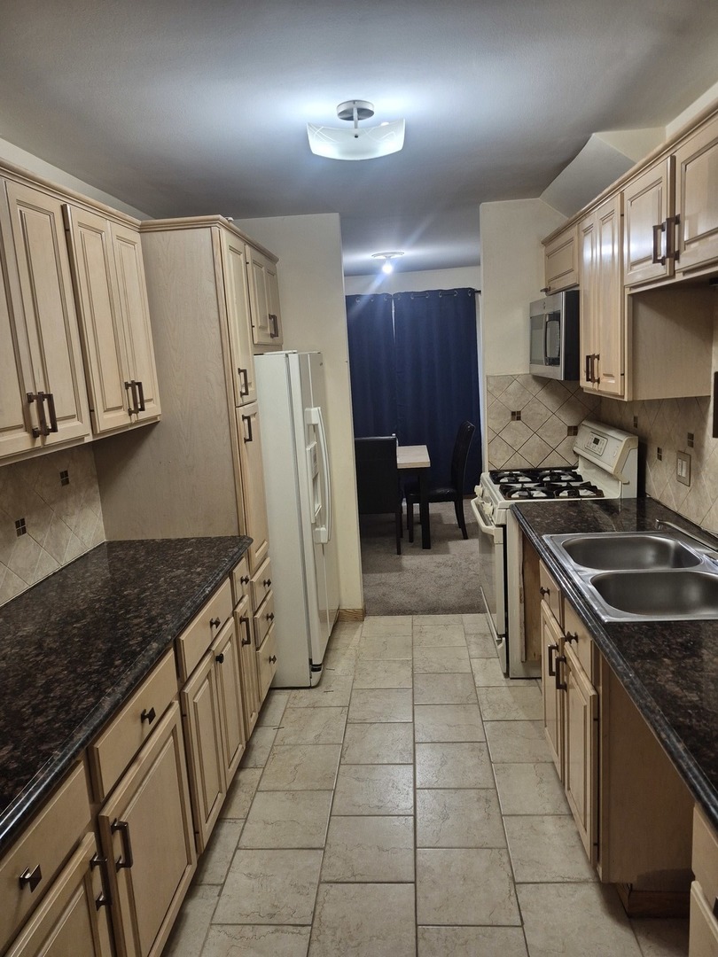 2640 Mitchell Drive, Unit 5 Woodridge, IL 60517 - Photo 5 of 14