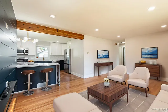 $379,999 | 6710 West 115th Street, Worth, IL 60482