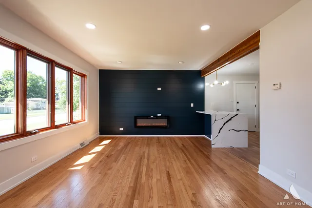 $379,999 | 6710 West 115th Street, Worth, IL 60482