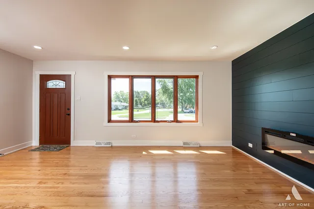 $379,999 | 6710 West 115th Street, Worth, IL 60482