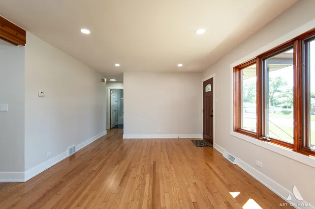 $379,999 | 6710 West 115th Street, Worth, IL 60482