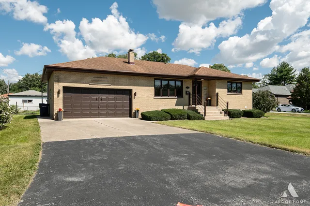 $379,999 | 6710 West 115th Street, Worth, IL 60482